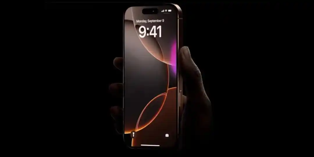 iPhone 17 Pro Max front display in hand