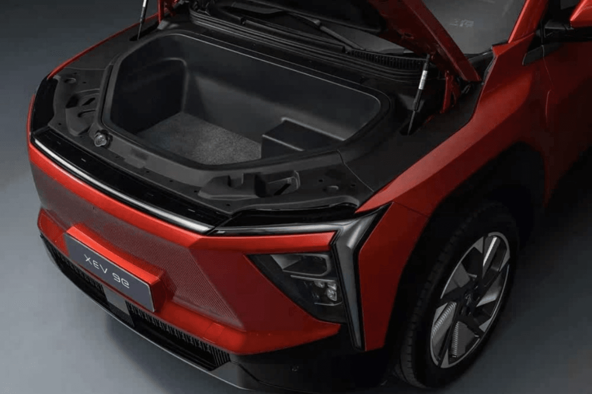 Mahindra XEV 9e Back interior design 