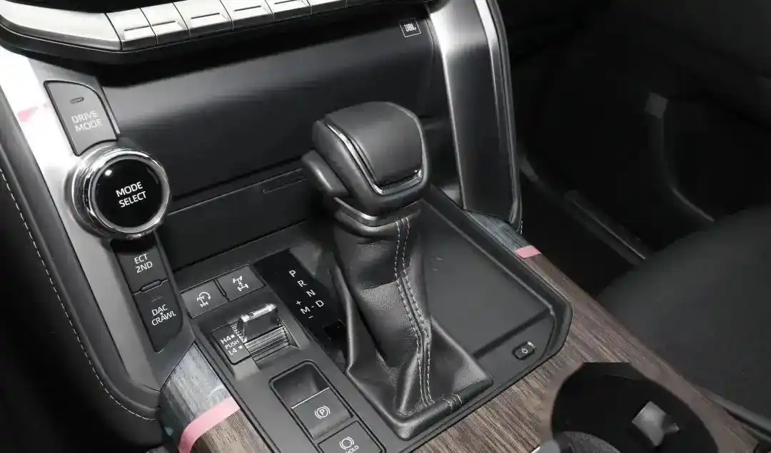 Toyota Land Cruiser Price in India 2025 : Powerful, premium 