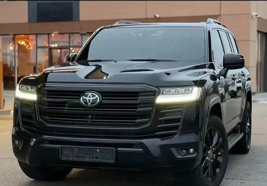 Toyota Land Cruiser LC300 Black Warrior