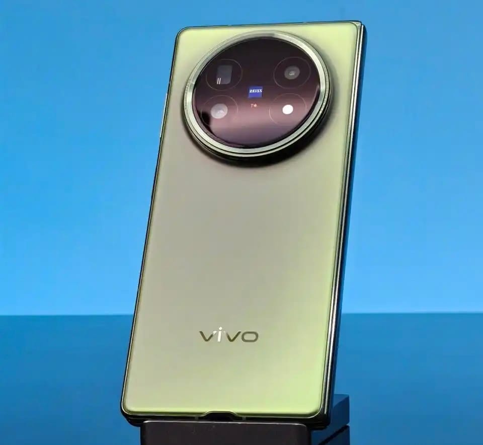 Vivo smartphone with Zeiss triple rear camera setup