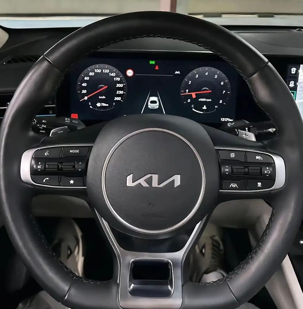 Kia K5 digital cluster and steering wheel controls