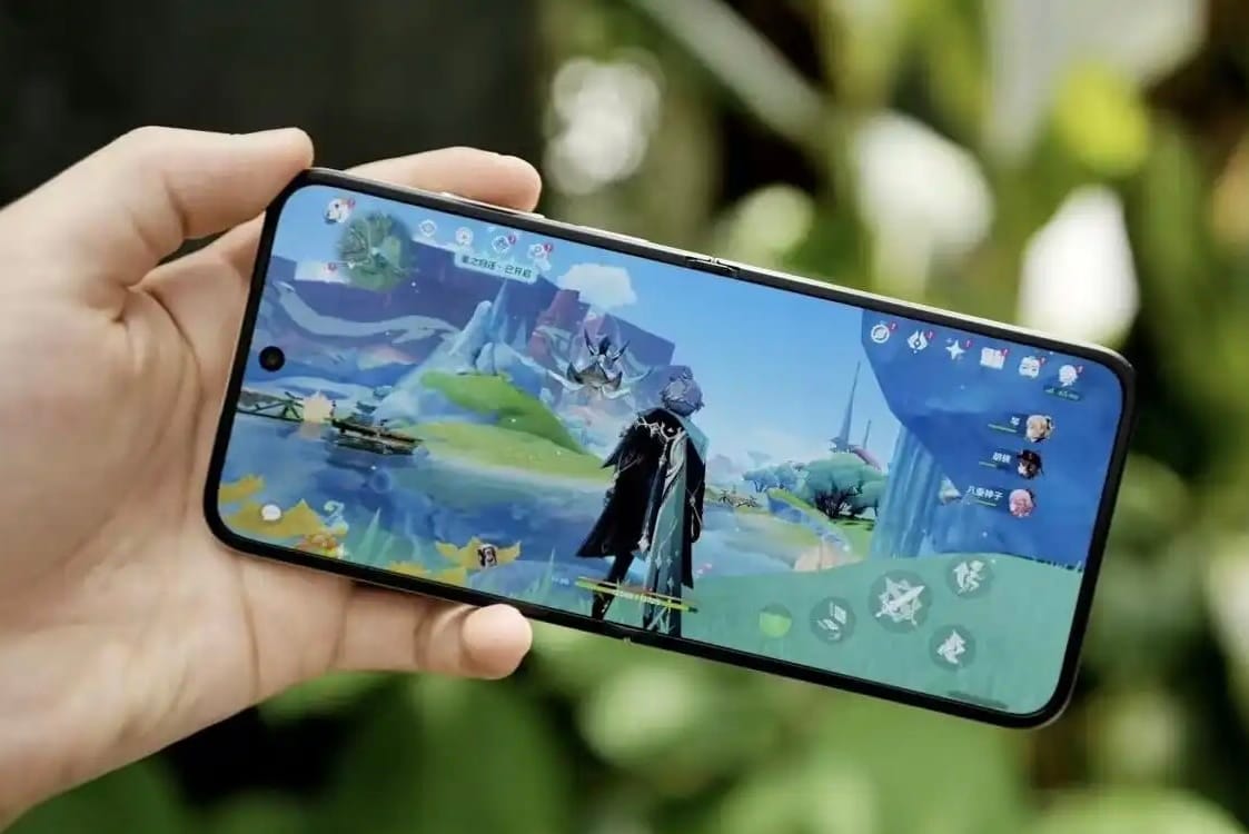 Xiaomi Mix Flip 2 gaming performance display