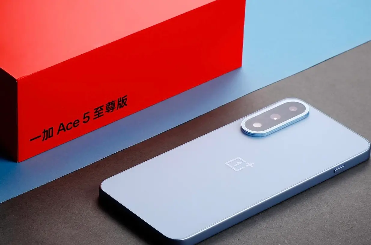 OnePlus Ace 5 Racing Edition with box in background