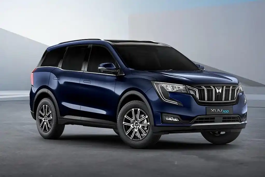 2025 Mahindra XUV700 SUV in deep blue color