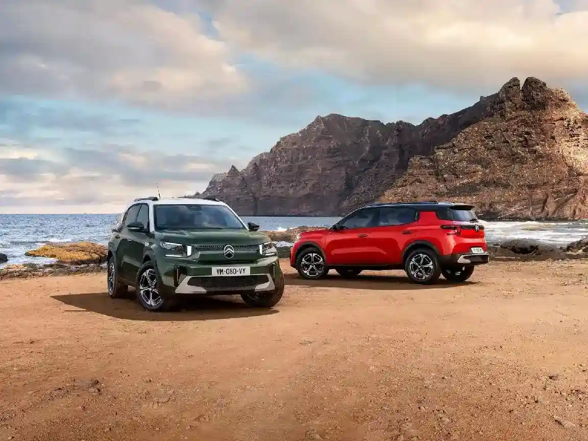 Citroën C3 Aircross SUVs near coastal cliffs