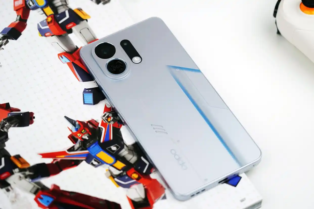 Stylish back design of Oppo K13 Turbo Pro smartphone