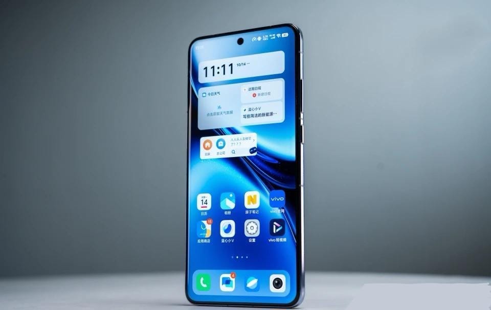 Vivo X300 Pro 2K AMOLED display front view