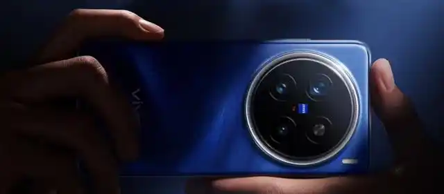 Vivo X300 Pro in blue with Zeiss camera ring