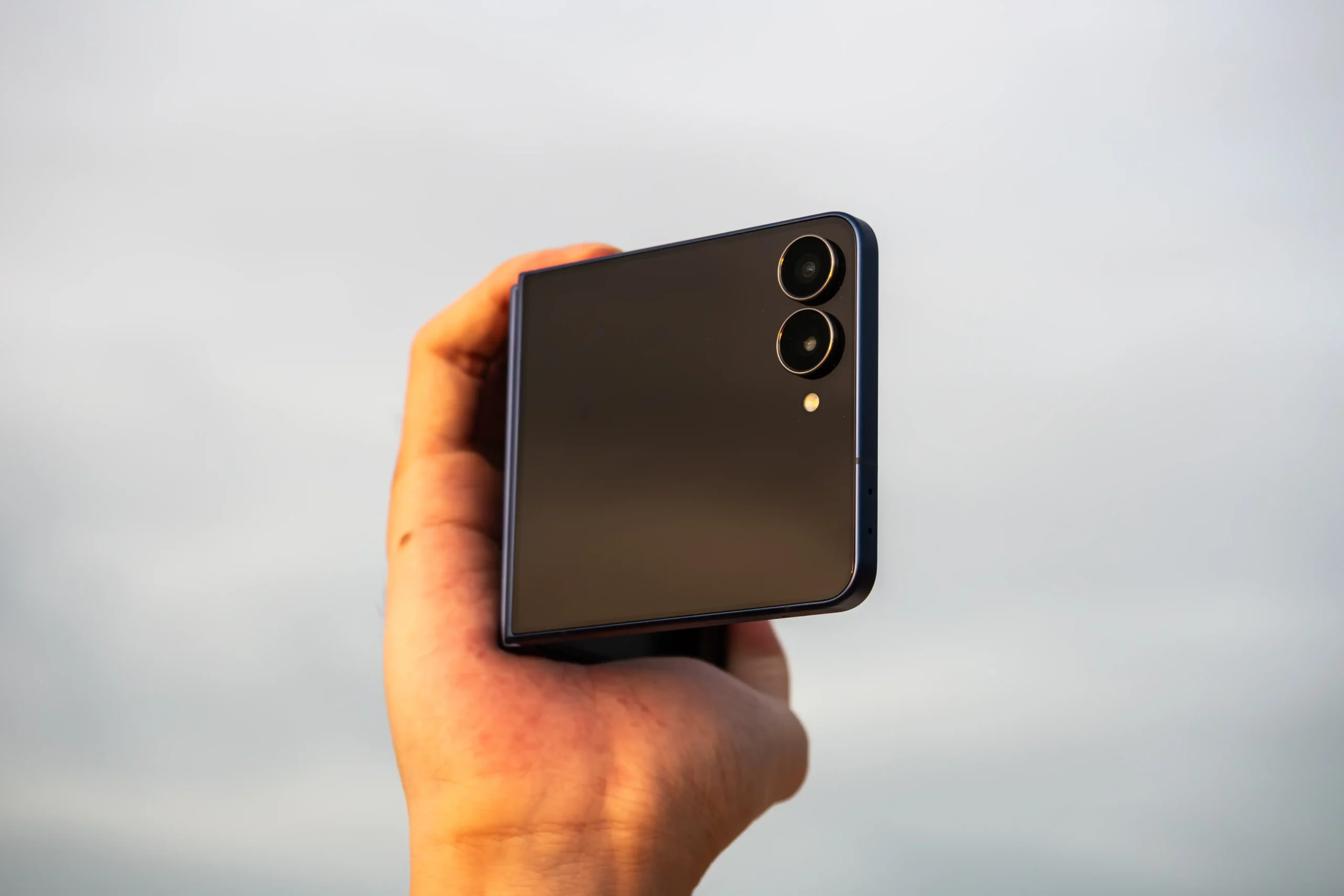 Samsung Galaxy Z Flip7: Still Worth Buying in 2025? | IMG 6997 scaled