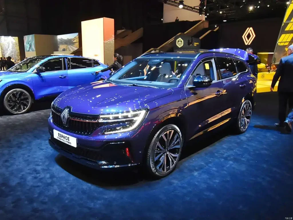Renault Espace E-Tech Hybrid showcased at auto expo