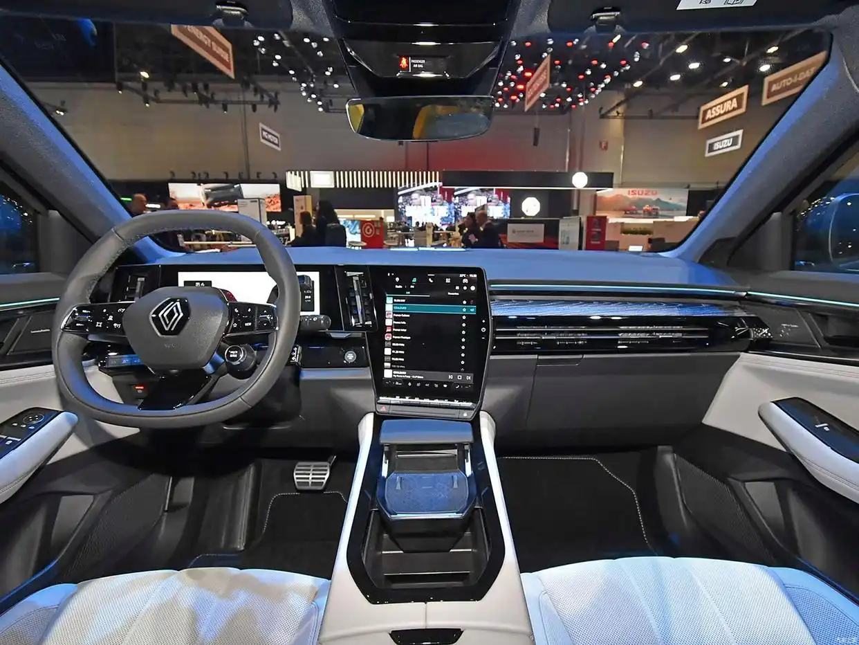 Renault Espace interior with digital driver cockpit