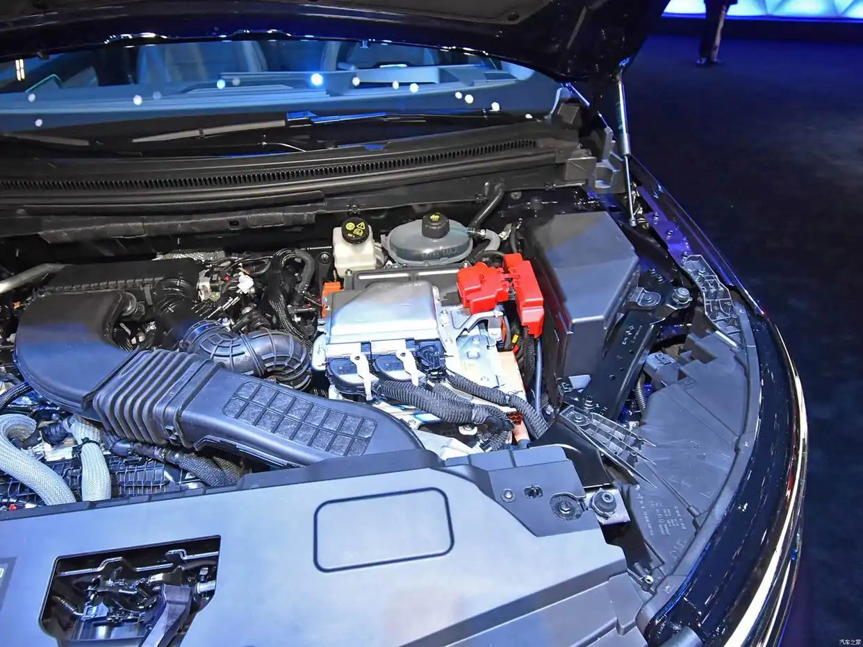 Renault Espace E-Tech hybrid engine close-up