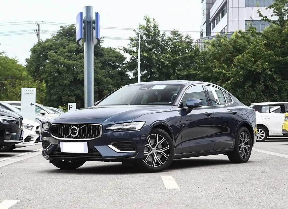 2025 Volvo S60 side view at dealership