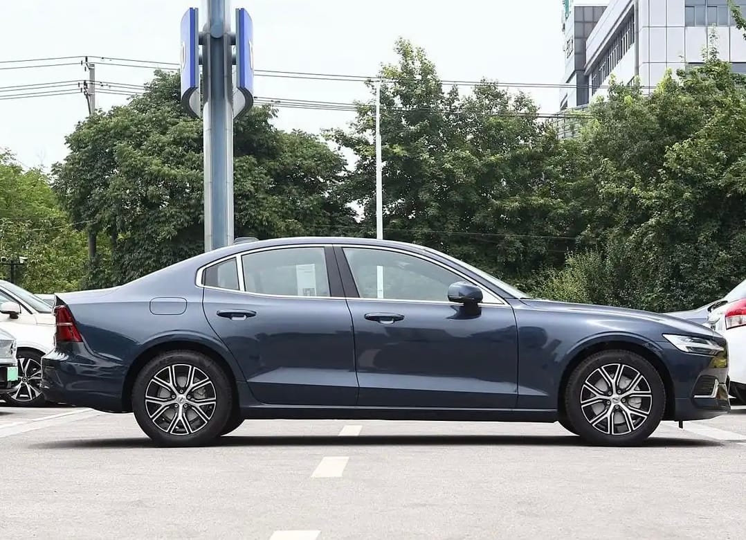 2025 Volvo S60 exterior design View