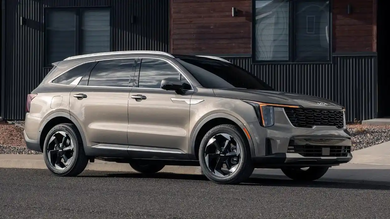 2025 Kia Sorento SUV parked outside modern house