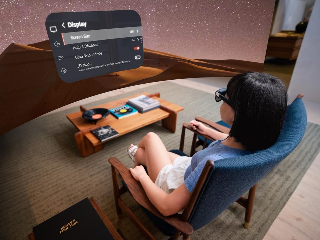 User adjusts screen size in AR glasses interface
