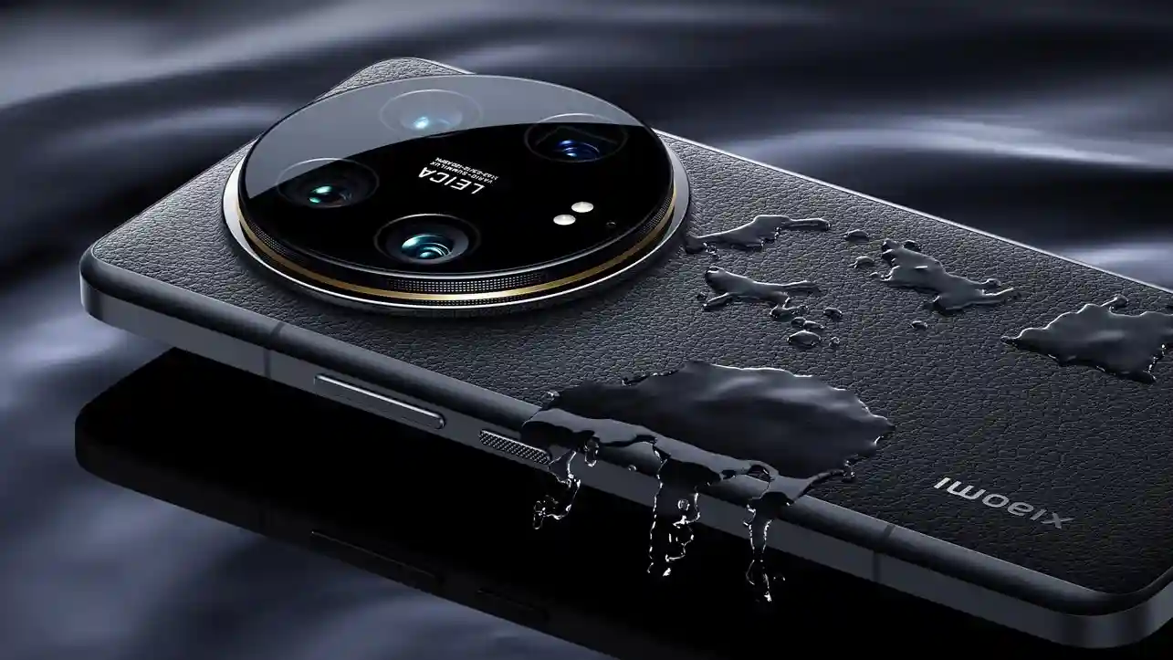 Xiaomi 15 Ultra with Leica quad camera and water-resistant leather finish design showcased.